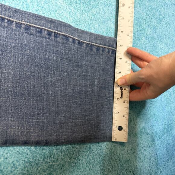 Levi's Jeans Women's Size 30 Blue Denim Mid Rise Slimming Straight - Picture 7 of 16